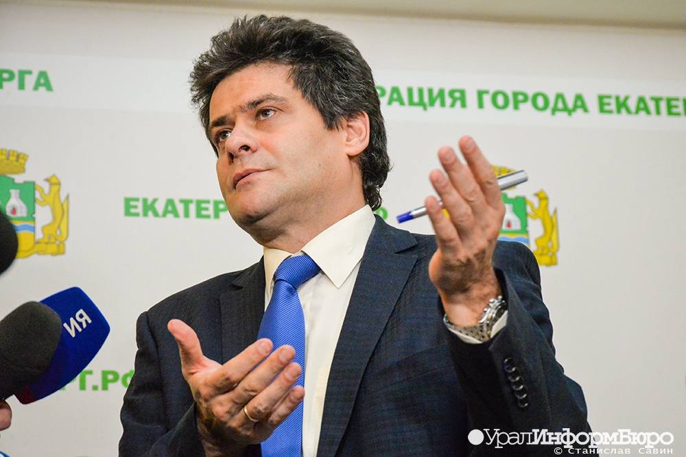  высокинский покупать новые составы метро 