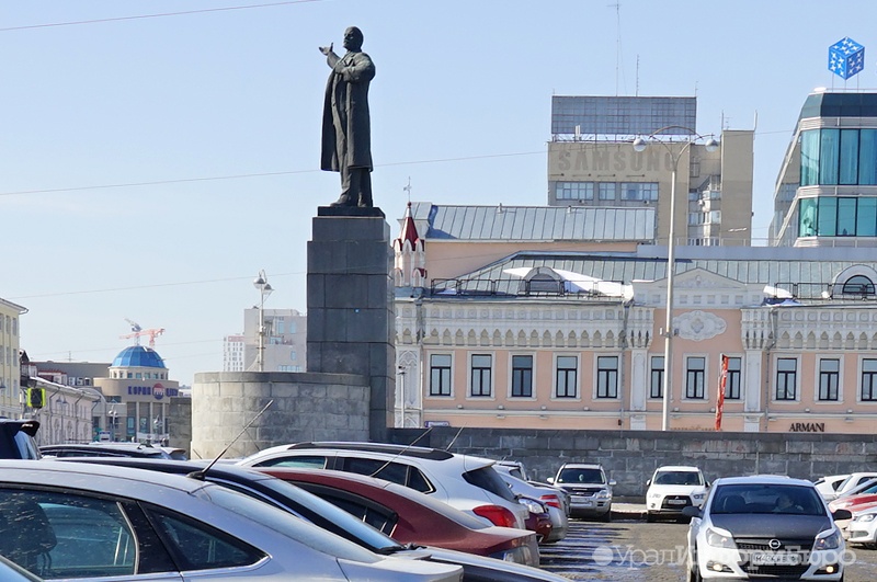  памятник ленину екатеринбурге исписали ругательствами адрес власти 