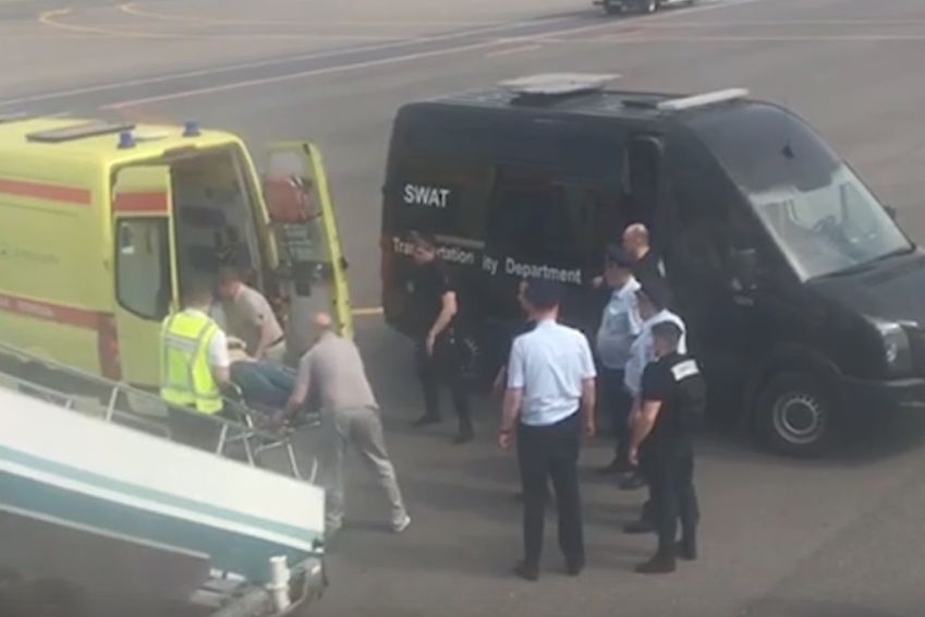  домодедово скончался снятый рейса дебошир 