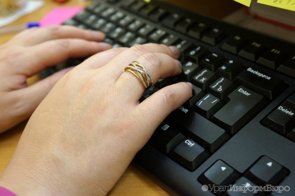  взялся e-mail клиентов банковской сферы 