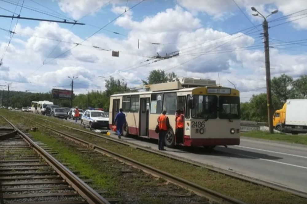  челябинец погиб колесами троллейбуса 
