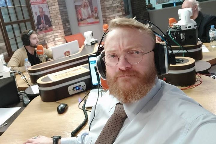  метла руки милонов предложил наказывать нецензурные надписи футболках 