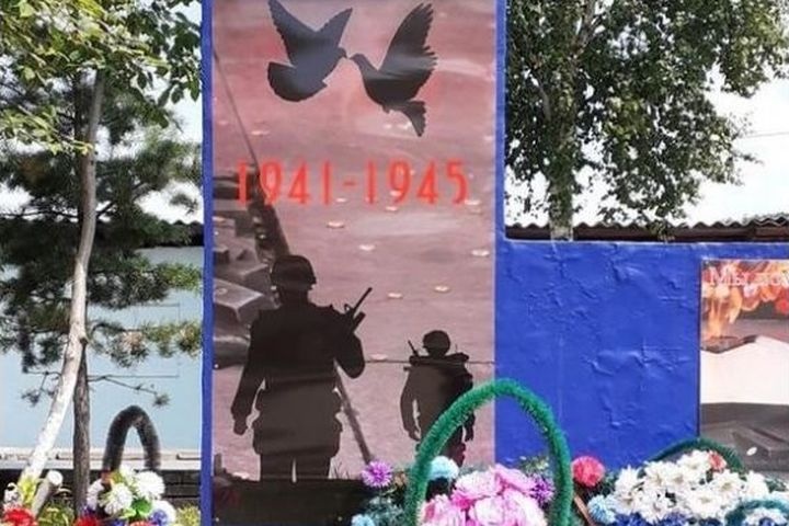  памятнике героям вов изобразили солдат нато 