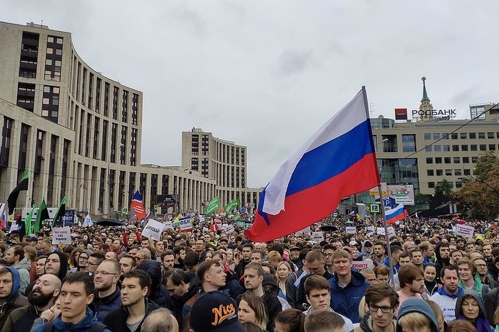  олигарх комаров испугался протестов россии 