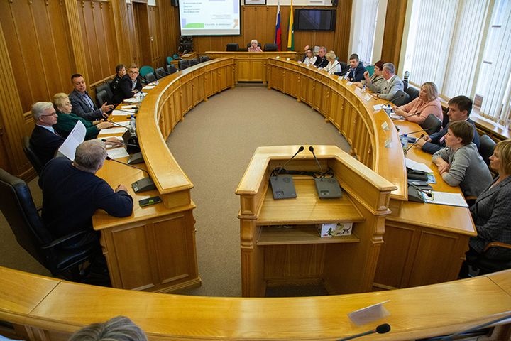  екатеринбургские депутаты вновь повздорили сотен миллионов рублей 