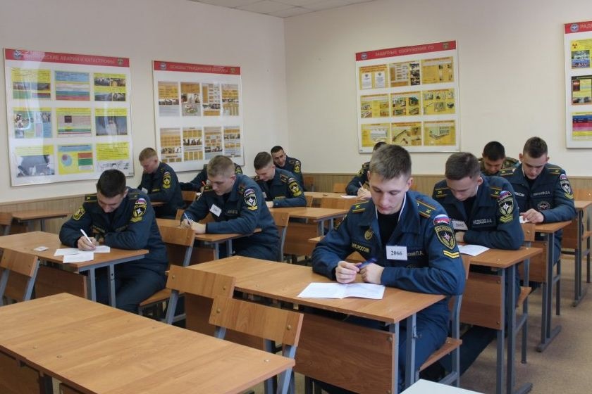  екатеринбурге отравились курсанты института мчс 