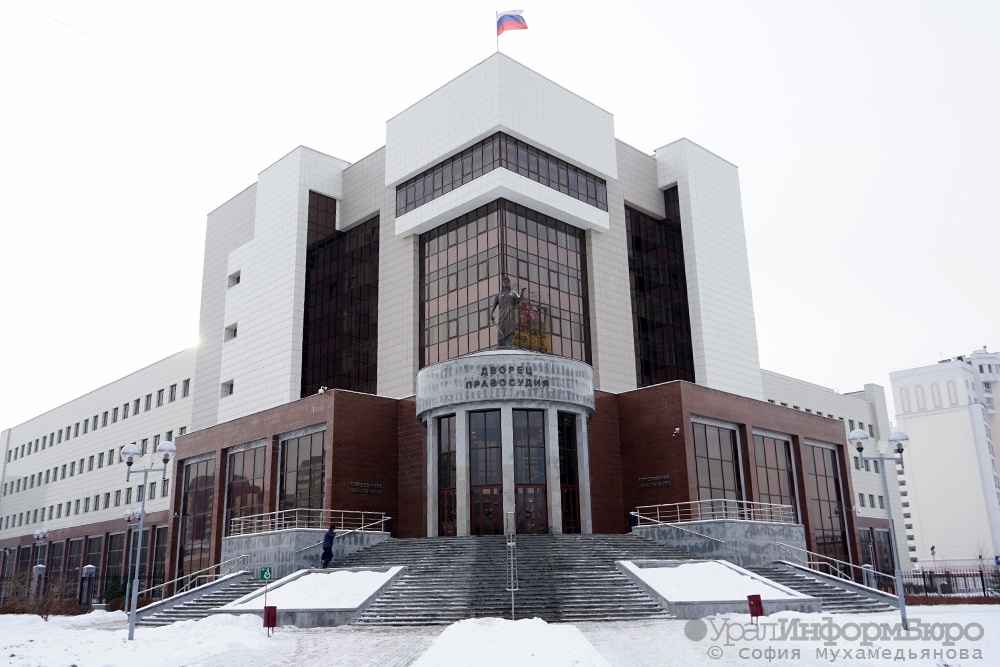  екатеринбурге судят мужчину нанесшего двухлетней девочке ударов ножом 