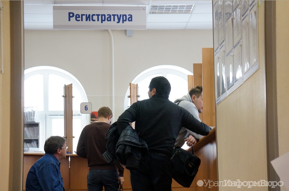  трех поликлиниках екатеринбурга организовали отдельные входы 