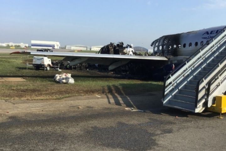  самолета пилотов следствие посадки superjet считают письме шереметьево 