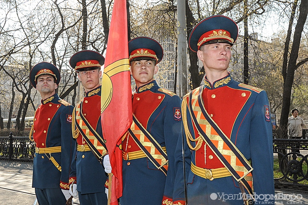  свердловских защитников родины оставят день парада 