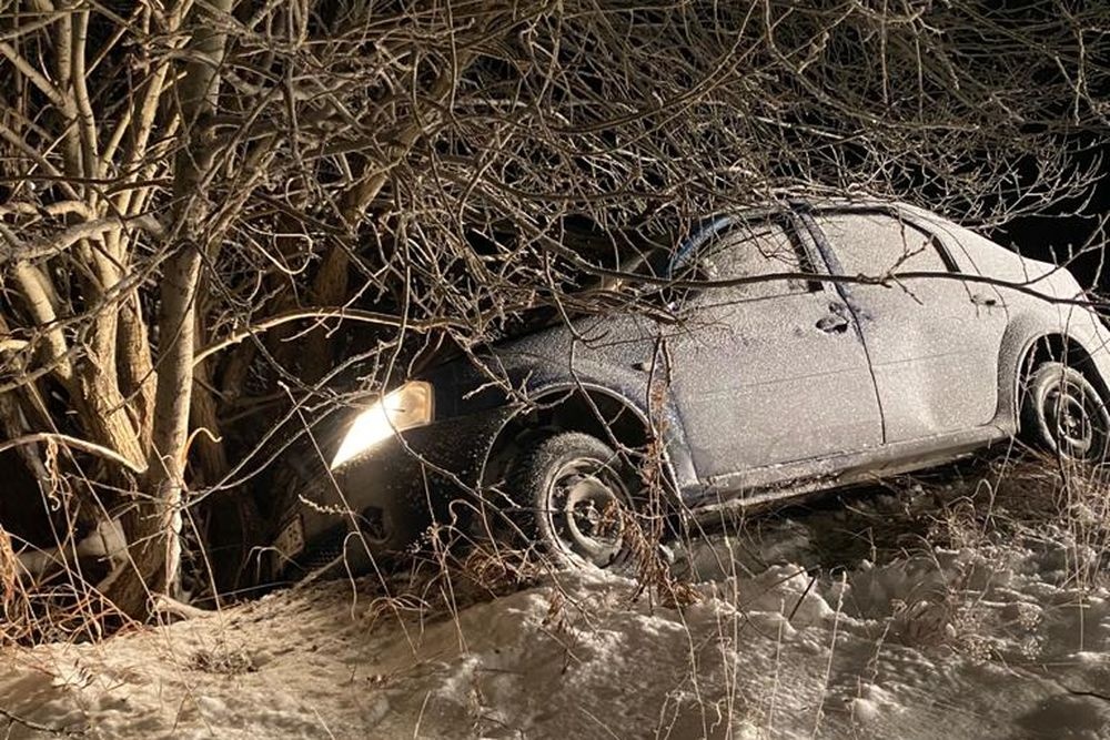  ночные покатушки отцовском рено закончились юного екатеринбуржца больнице 