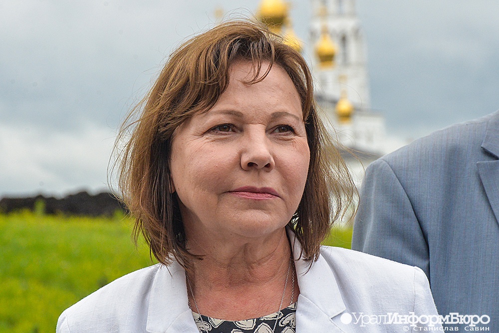  свердловский губернатор напоследок наградил главу минфина 