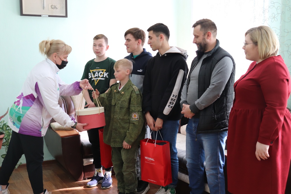  футболистов первоуральского детдома обеспечили профессиональной обувью 