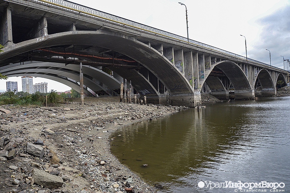 В Екатеринбурге запретят ездить по Макаровскому мосту