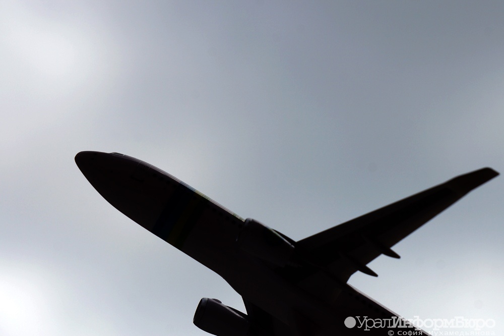  пассажирский boeing подал сигнал бедствия небе екатеринбургом 