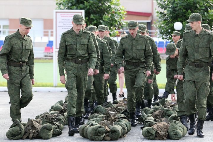  солдатам-срочникам дадут возможность перейти контракт фсб 
