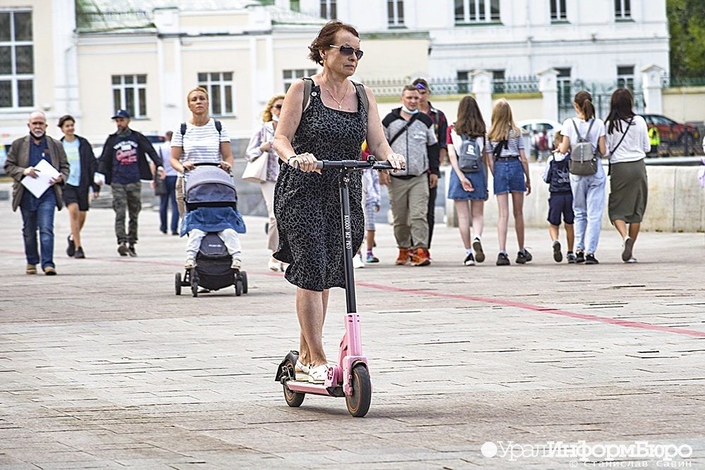  части россиян намерены запретить ездить электросамокатах 