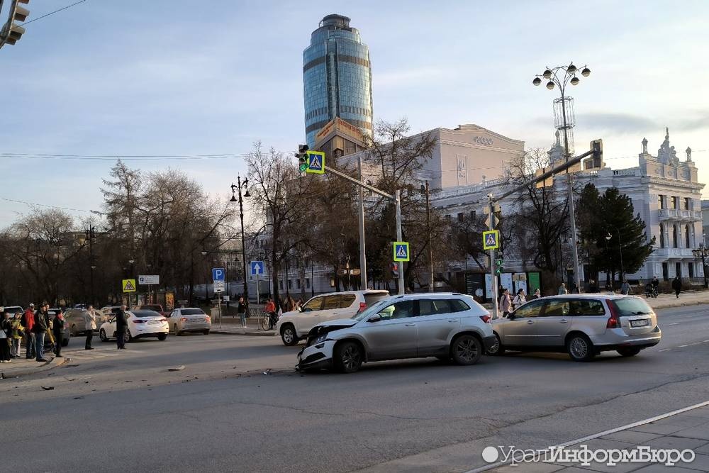  екатеринбурге театра урал опера балет серьезное дтп 