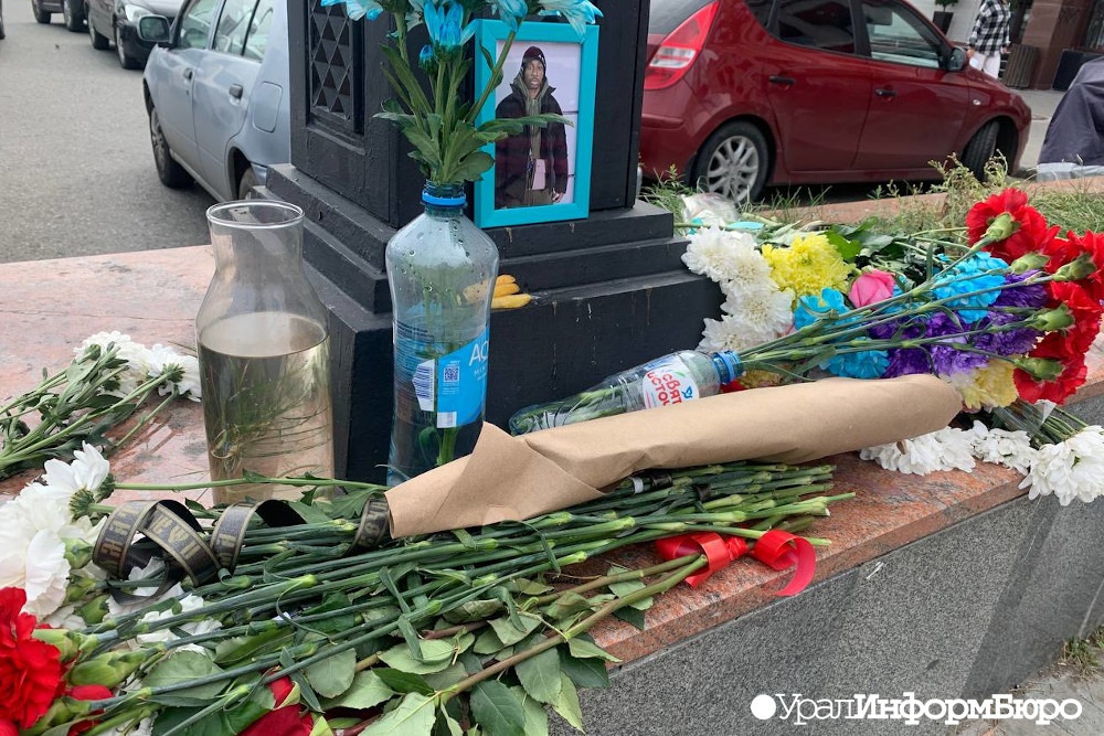  убийства африканца екатеринбурге появился стихийный мемориал 
