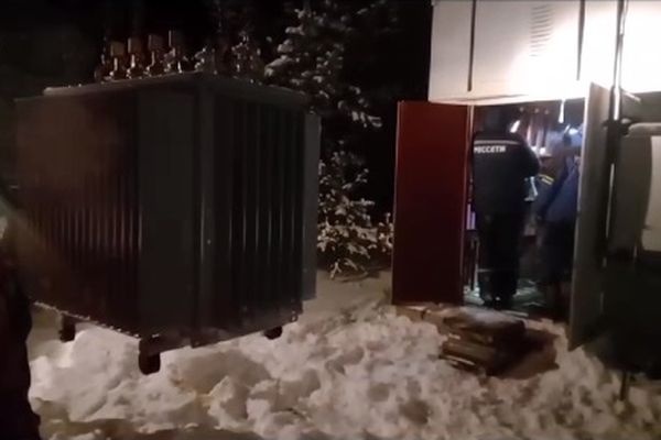  россети урал возвращают электричество оставшиеся света мороза поселки 
