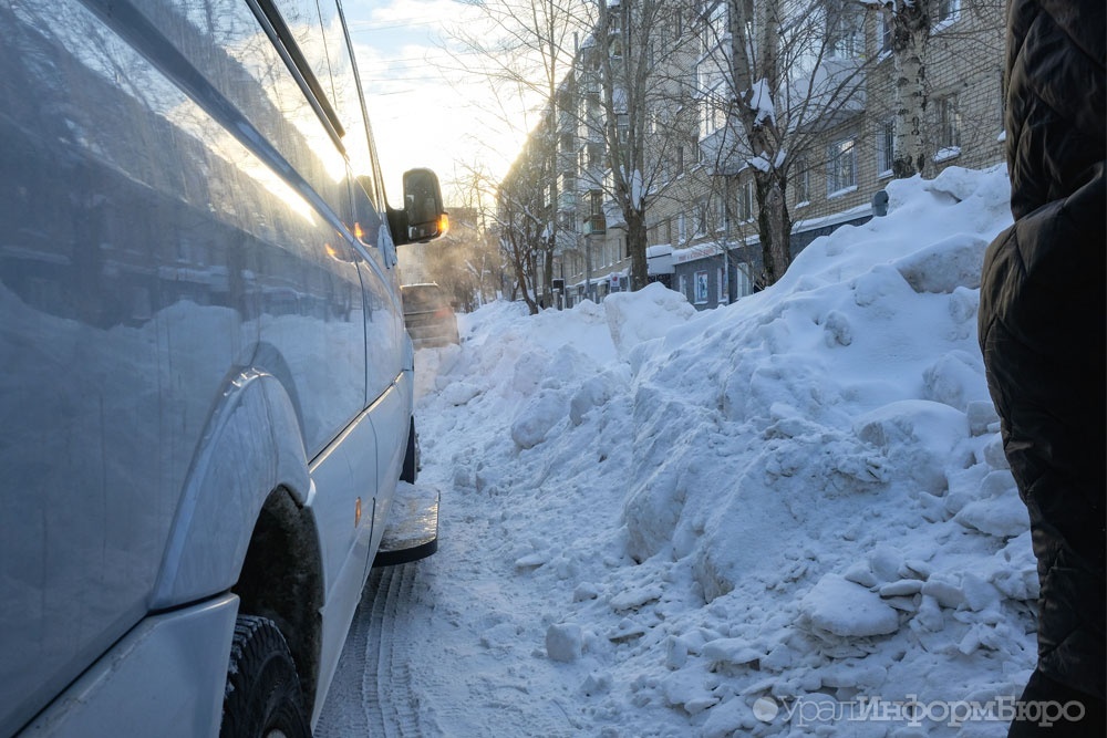  свердловским пригрозили крупными штрафами сугробы дворах 
