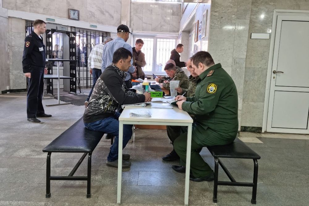  торговых центрах екатеринбурга нашли мигрантов уклонявшихся похода военкомат 