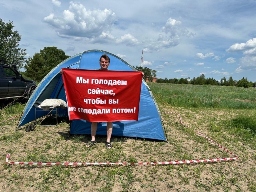  встречи полицией объявившему голодовку свердловчанину понадобилась помощь врачей 