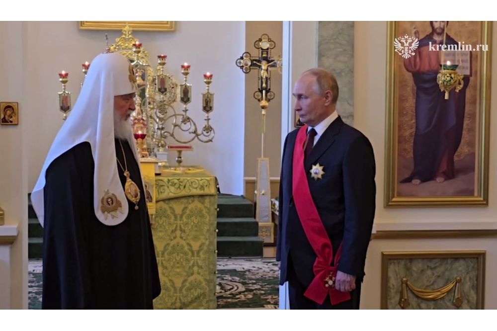  патриарх кирилл наградил президента орденом князя александра невского 