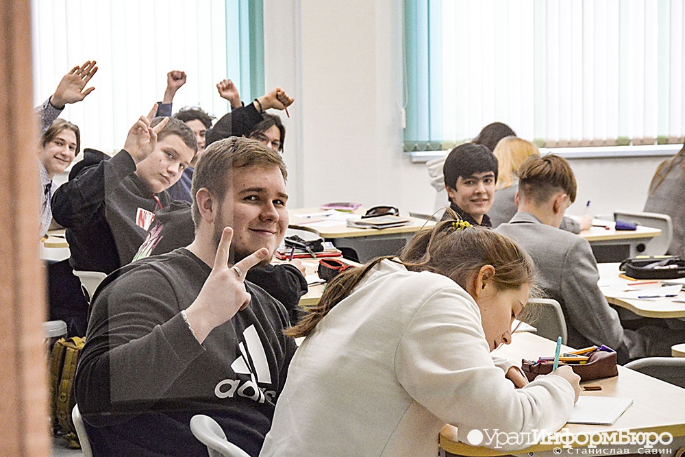  тысячи девятиклассников екатеринбурге смогли перейти десятый класс 