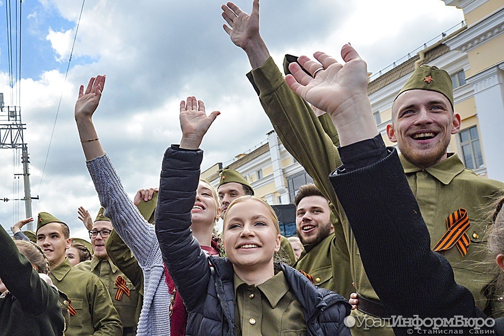  россии разрешили свободно исполнять военные песни день победы 