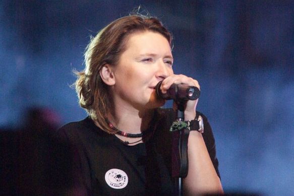 На концерте в Новосибирске Арбенина спасла жизнь фанатке