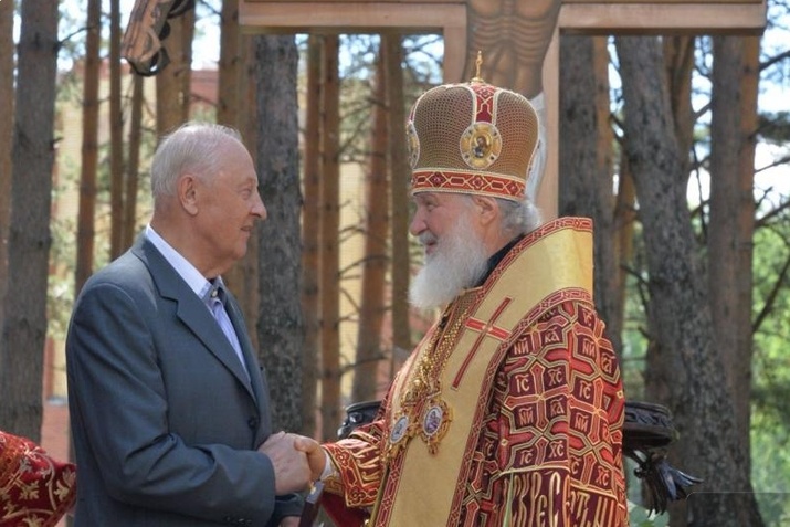  патриарх кирилл вручил эдуарду росселю знак храмостроителя 