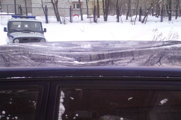  тюмени автомобиль рухнула глыба льда 