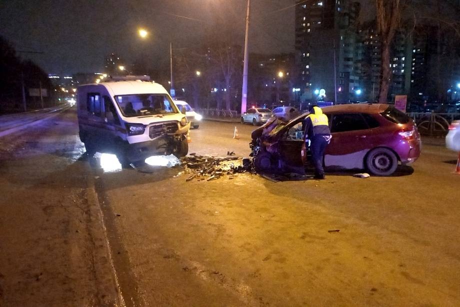  екатеринбурге дтп машиной скорой помощи пострадали человека 