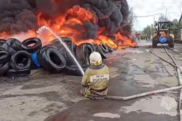  тушению крупного пожара екатеринбурге привлекли вертолет 