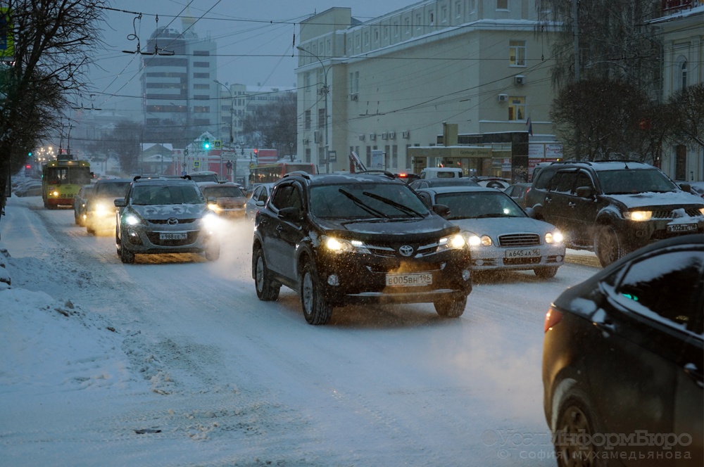  снегопад подбросил пробок дтп екатеринбург фото 