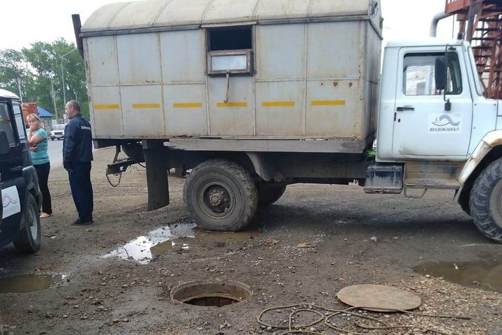  среднем урале рабочих погибли канализационном колодце 