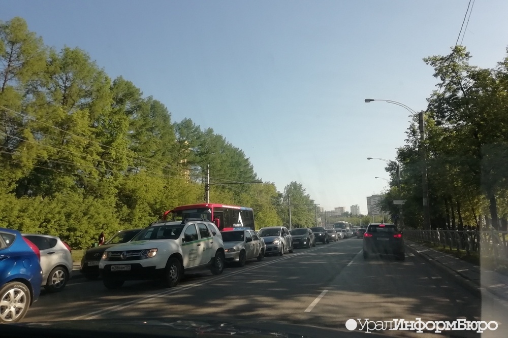  щербакова плачет юге екатеринбурга скопились многокилометровые пробки 