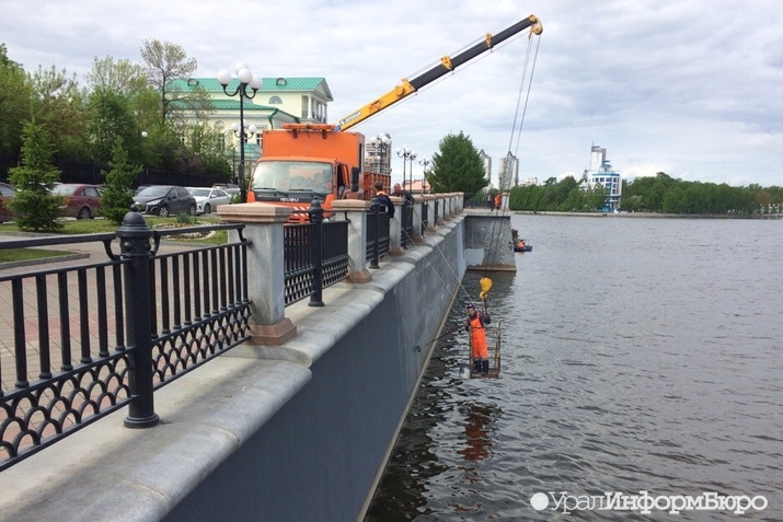  ошиблись серым екатеринбурге красят плиты набережной 