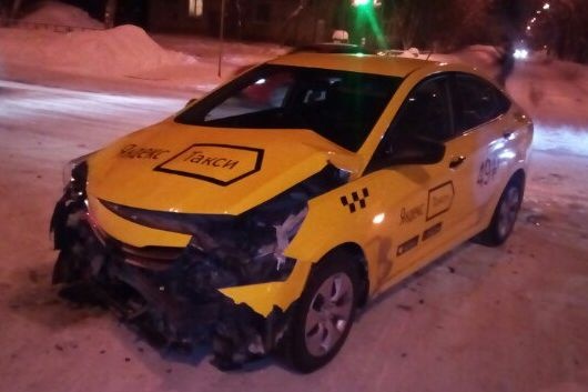 екатеринбурге яндекс такси угодило тройное дтп 