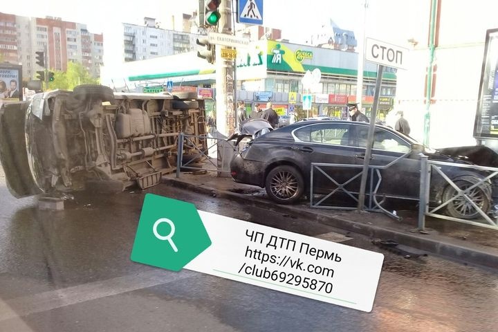  перми бесправник lexus уложил автобус бок 