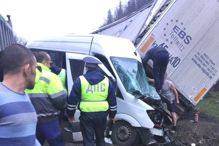  южном урале фура тормозов протаранила автобус 