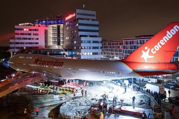  дворе голландских отелей приземлился вoeing 747 