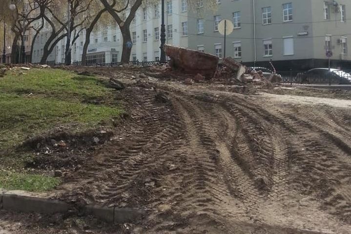  депутаты общественники екатеринбурга бьют тревогу сквер оперным гибнет 