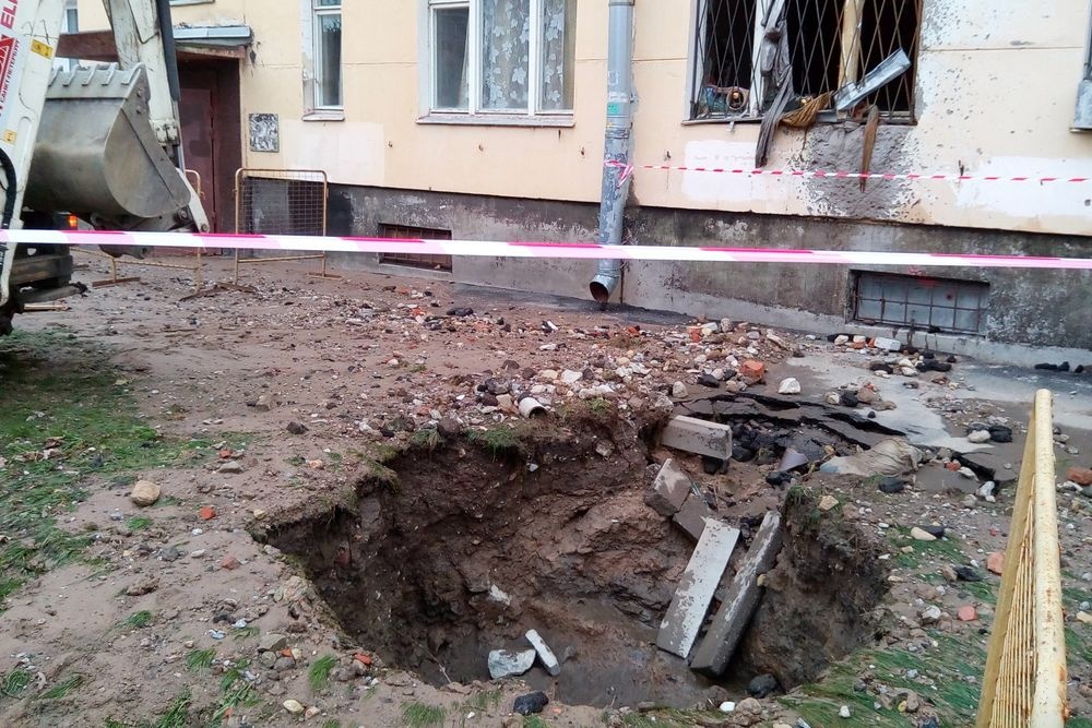  струя кипятка выбила окно квартире петербурженки женщина сварилась 