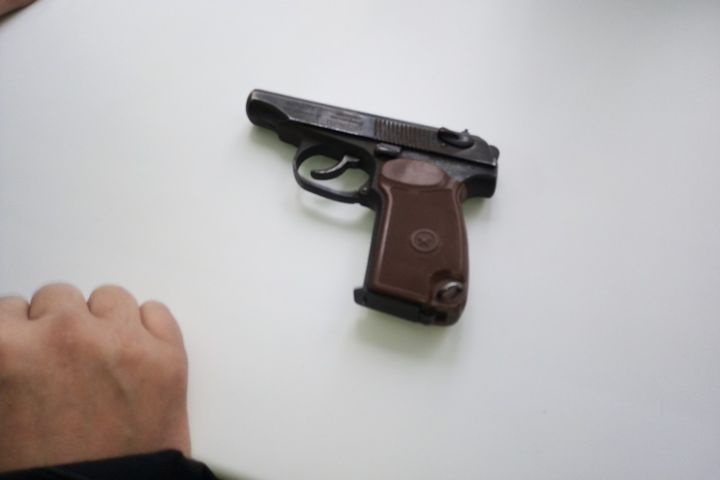  челябинец ворвался пистолетом детсад 