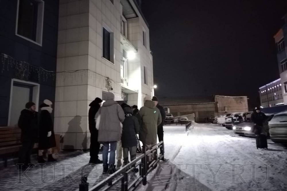  власти кургана разрешили жильцам домов качавшимися люстрами вернуться 
