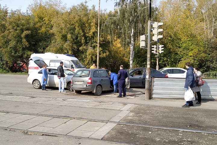  массовое дтп блюхера парализовало движение втузгородке 