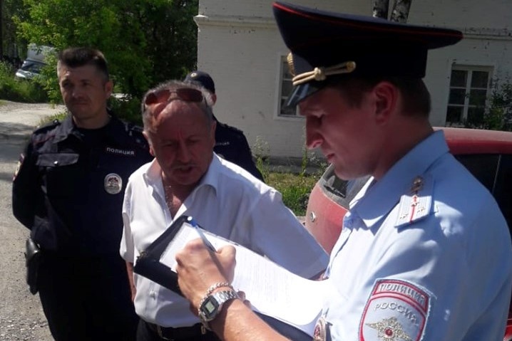  дегтярске пенсионера задержали попытку установить табличку никсону 