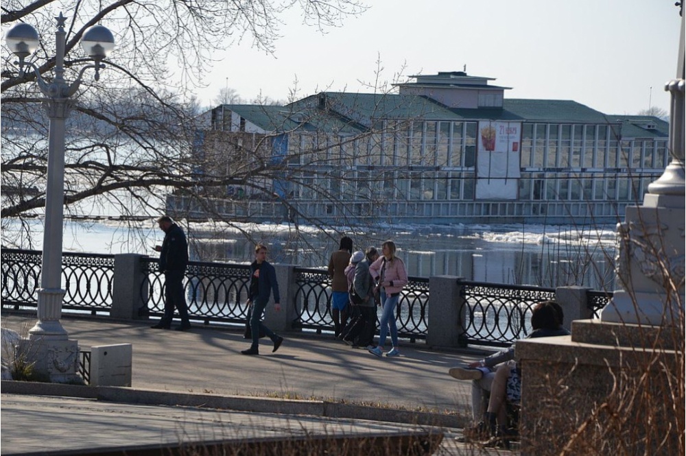 В Самаре по Волге уплыл ресторан